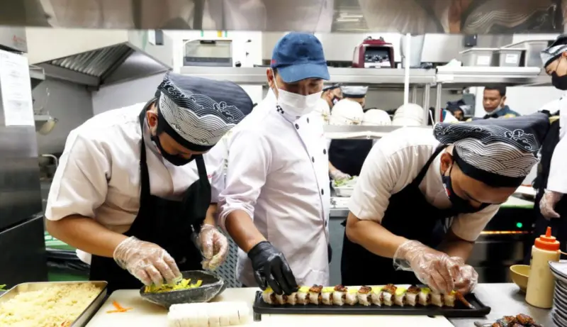 karyawan bagian d di restoran sushi q 00dde8