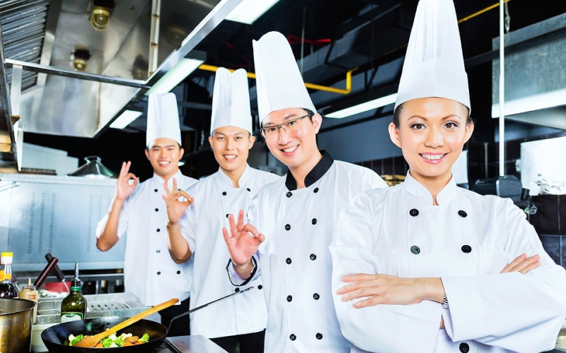 koki profesional di dapur restoran dan pengembangan menu 63b7e9