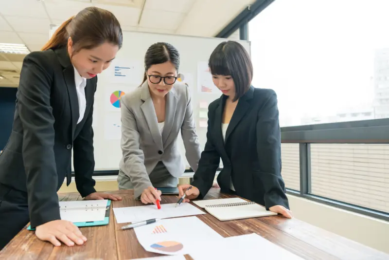 manajer operasional dan pengembangan bisnis 2c025a