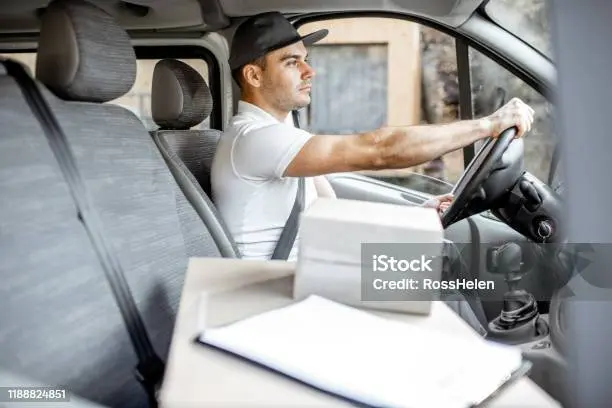 pengemudi pengantar barang dengan mobil 1e60c2