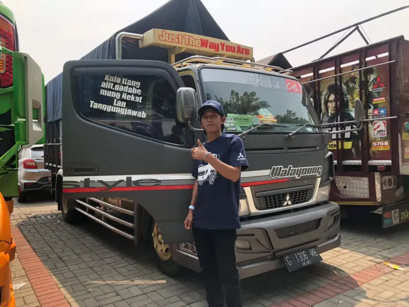 supir pengantaran truk barang 16b8aa