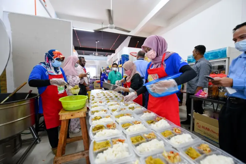 anggota tim operasional dapur e48035