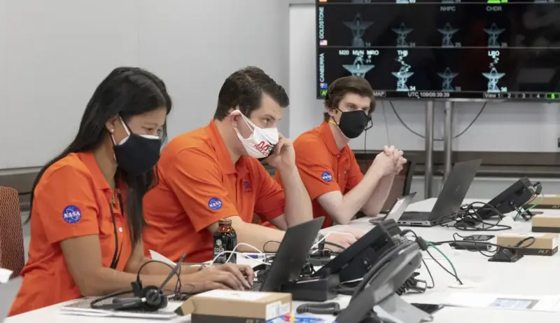 anggota tim operasional penerbangan 9eff04