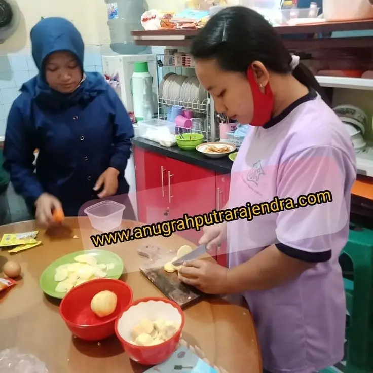 asisten koki pembantu dapur f6a83c
