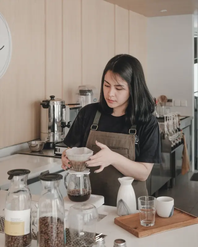 barista kopi spesialis penyajian minuman kafe 41ed01