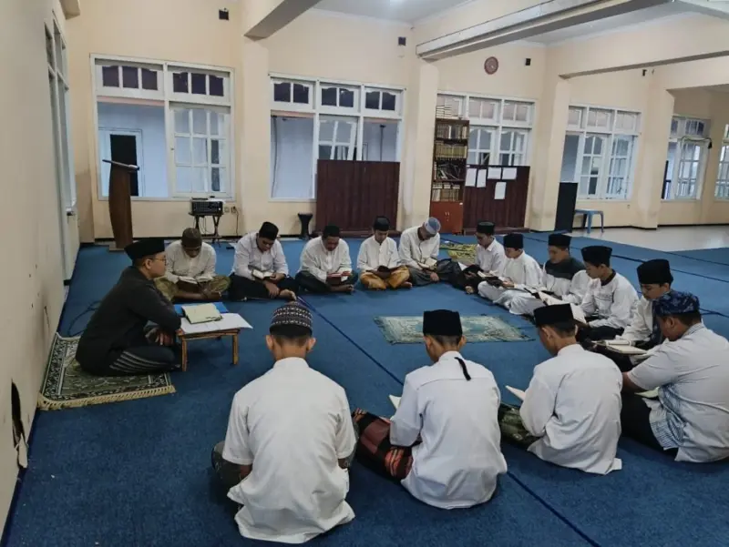guru pengajar tahfidz al quran di madrasah tsanawiyah d3039b