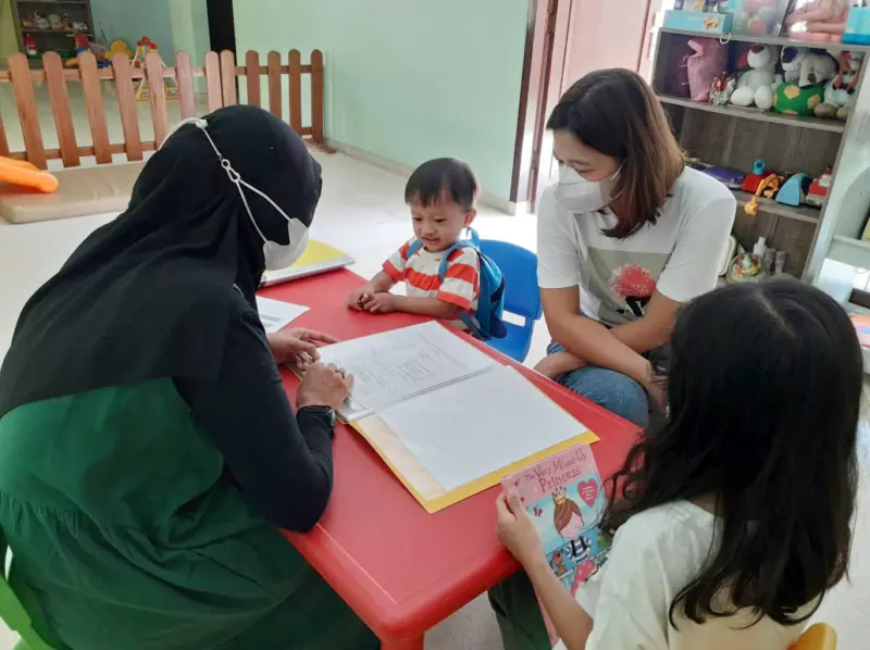 guru pengasuh anak usia dini daycare 22b360