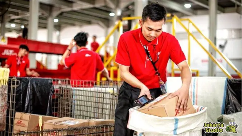 operator sortir barang di gudang ekspedisi cileungsi bogor d2111f