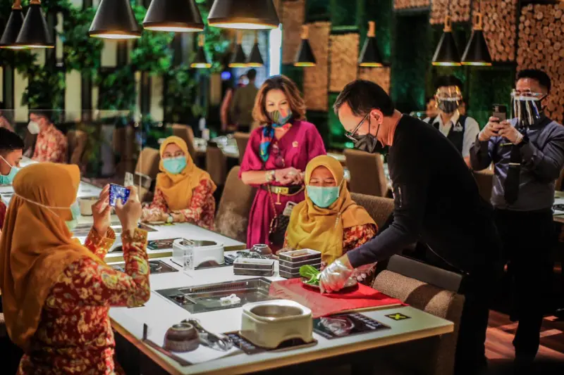 pelayan restoran cabang bogo 664d8f