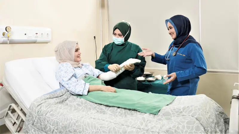 perawat profesional di unit rawat inap rumah sakit a25300