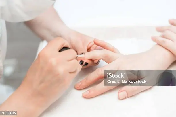spesialis perawatan kuku di salon kecantikan 16066d
