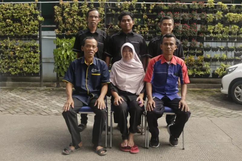 staf kebersihan dan perawatan fasilitas 62b1d8