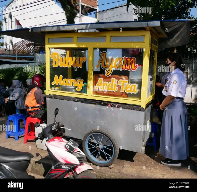 staf operasional gerobak street food bandung 74922d