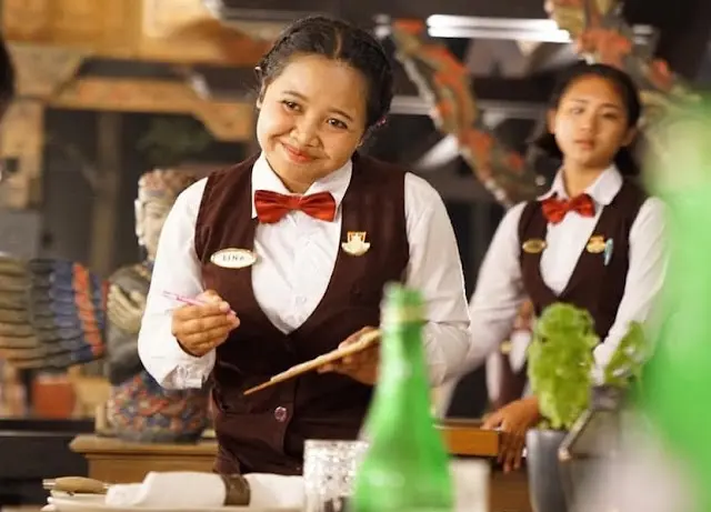 staf pelayanan makanan dan minuman waiter waitress ff7e1e