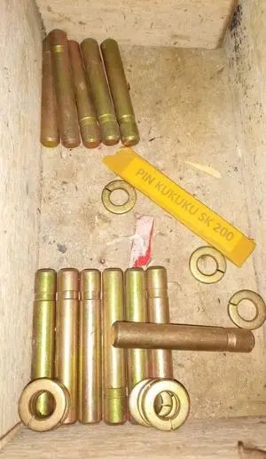 staf penjualan suku cadang alat berat 4d5eb7