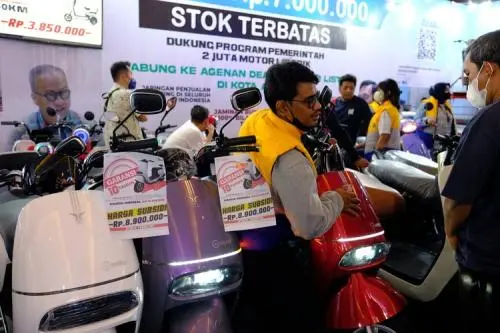 staf promosi penjualan motor listrik 21ba7a